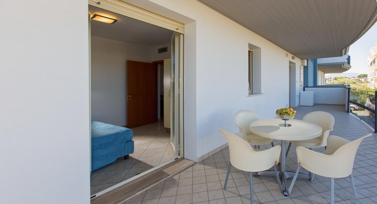 Residence Il Girasole 1 Alba Adriatica Eksteriør bilde