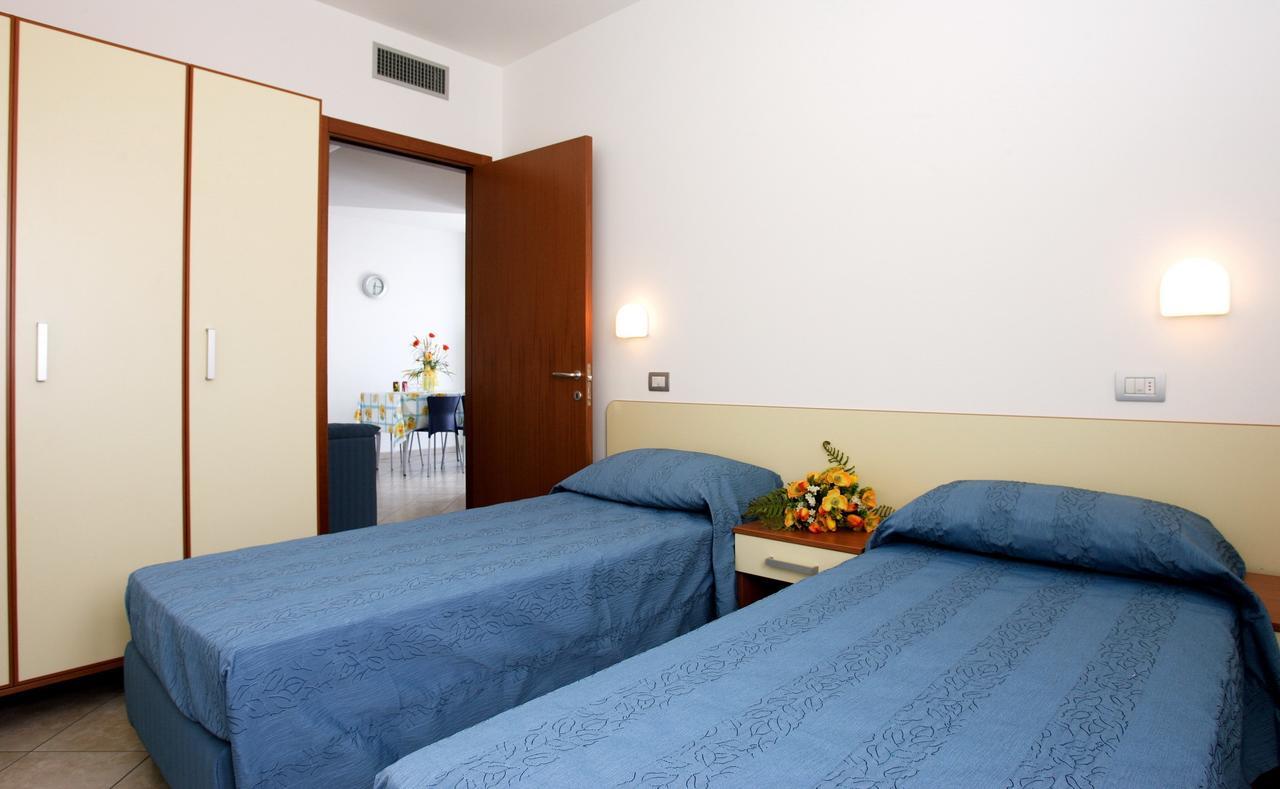Residence Il Girasole 1 Alba Adriatica Eksteriør bilde