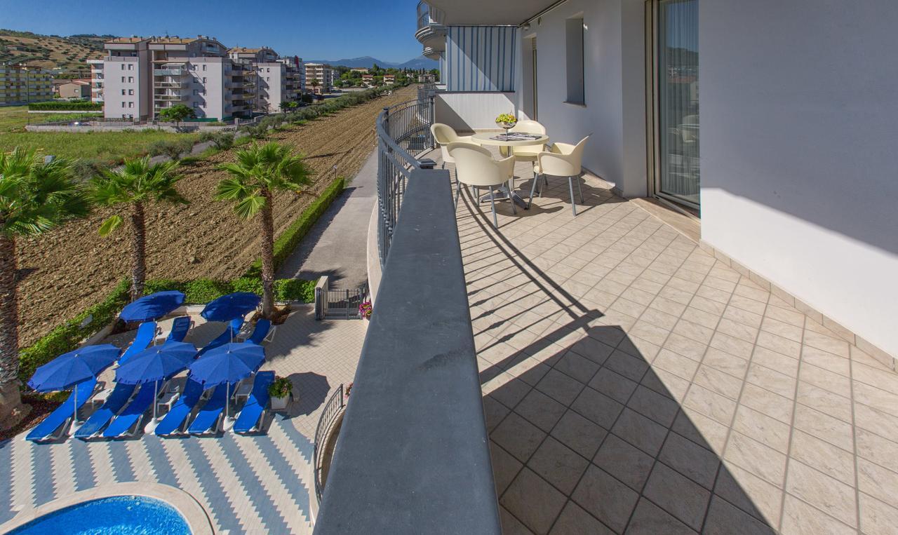 Residence Il Girasole 1 Alba Adriatica Eksteriør bilde
